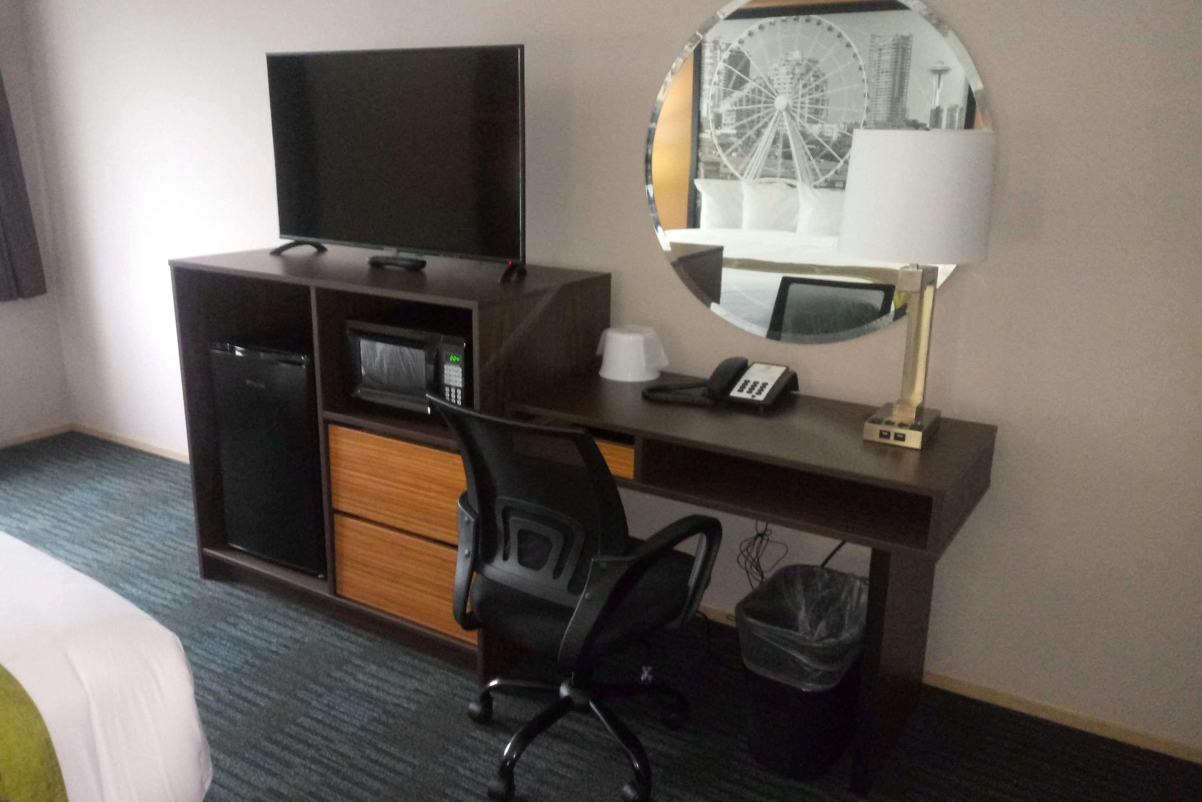 Super 8 By Wyndham Lynnwood Motel Екстериор снимка