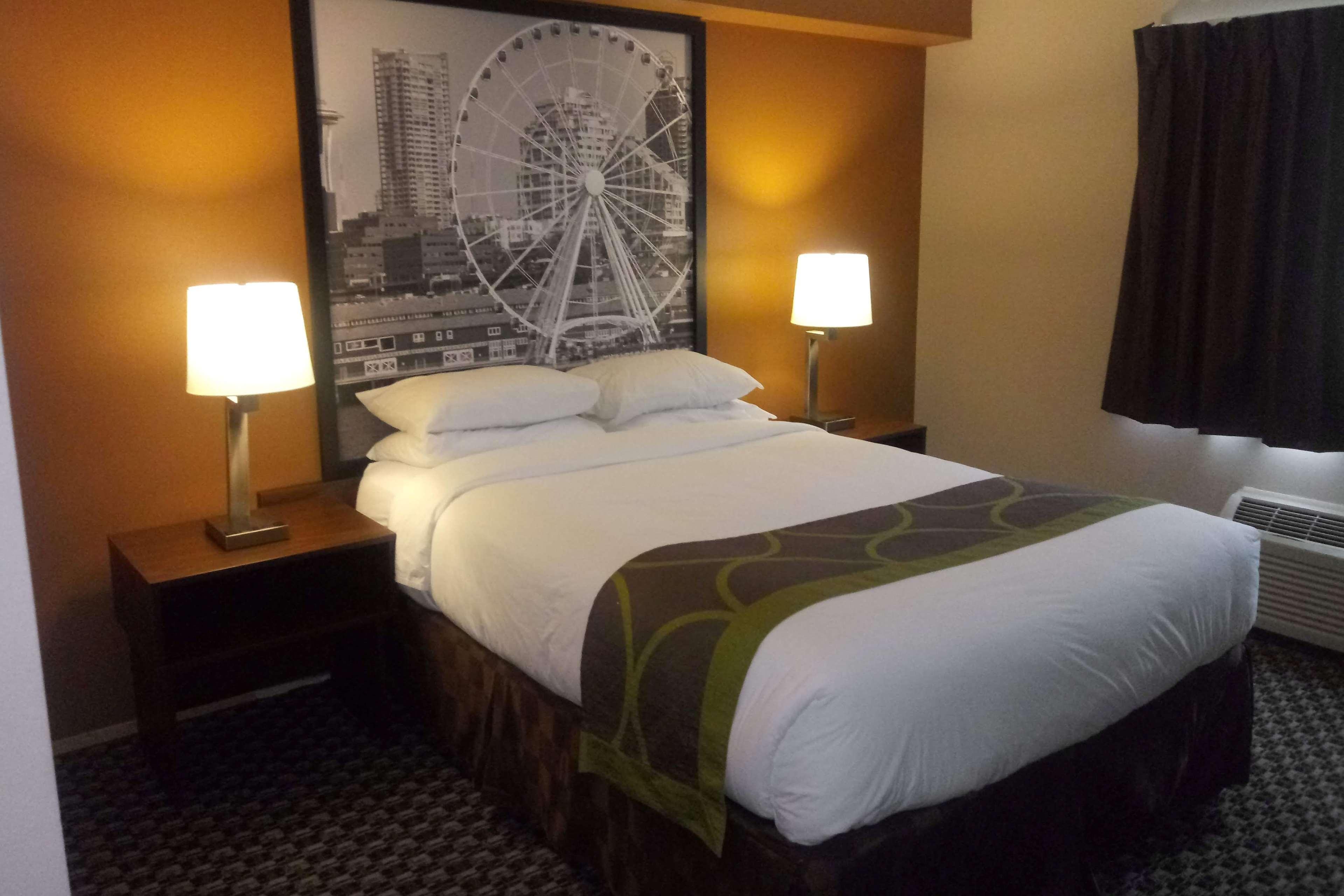 Super 8 By Wyndham Lynnwood Motel Екстериор снимка