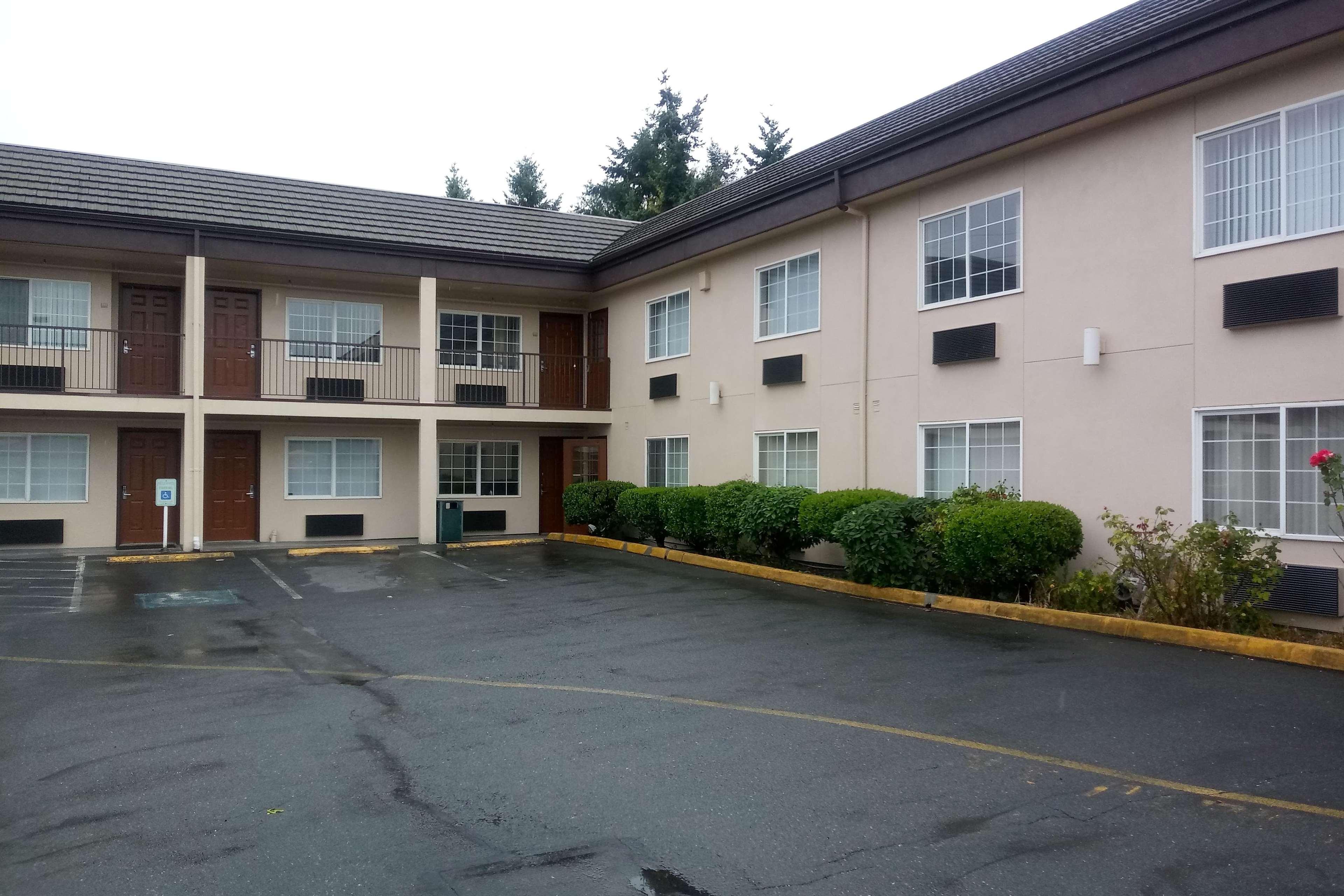 Super 8 By Wyndham Lynnwood Motel Екстериор снимка