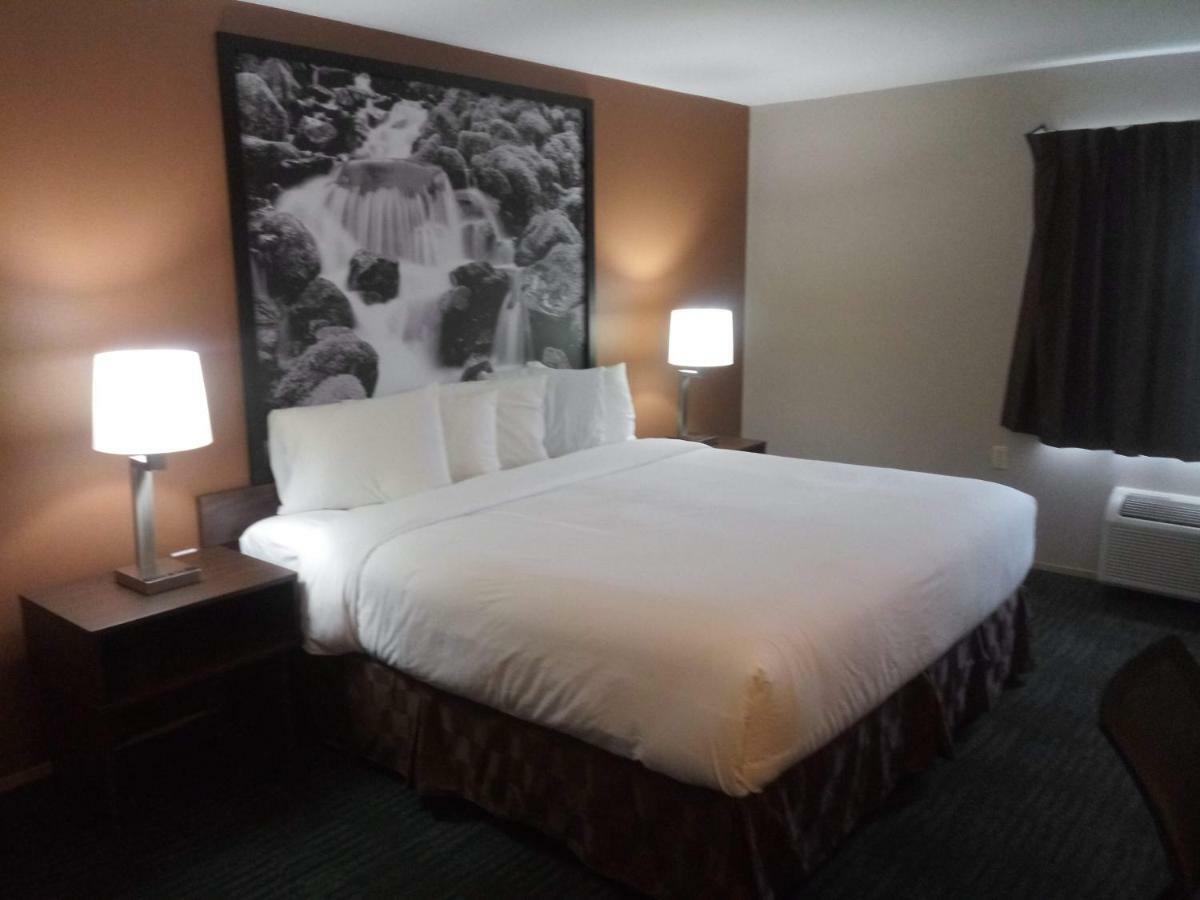 Super 8 By Wyndham Lynnwood Motel Екстериор снимка