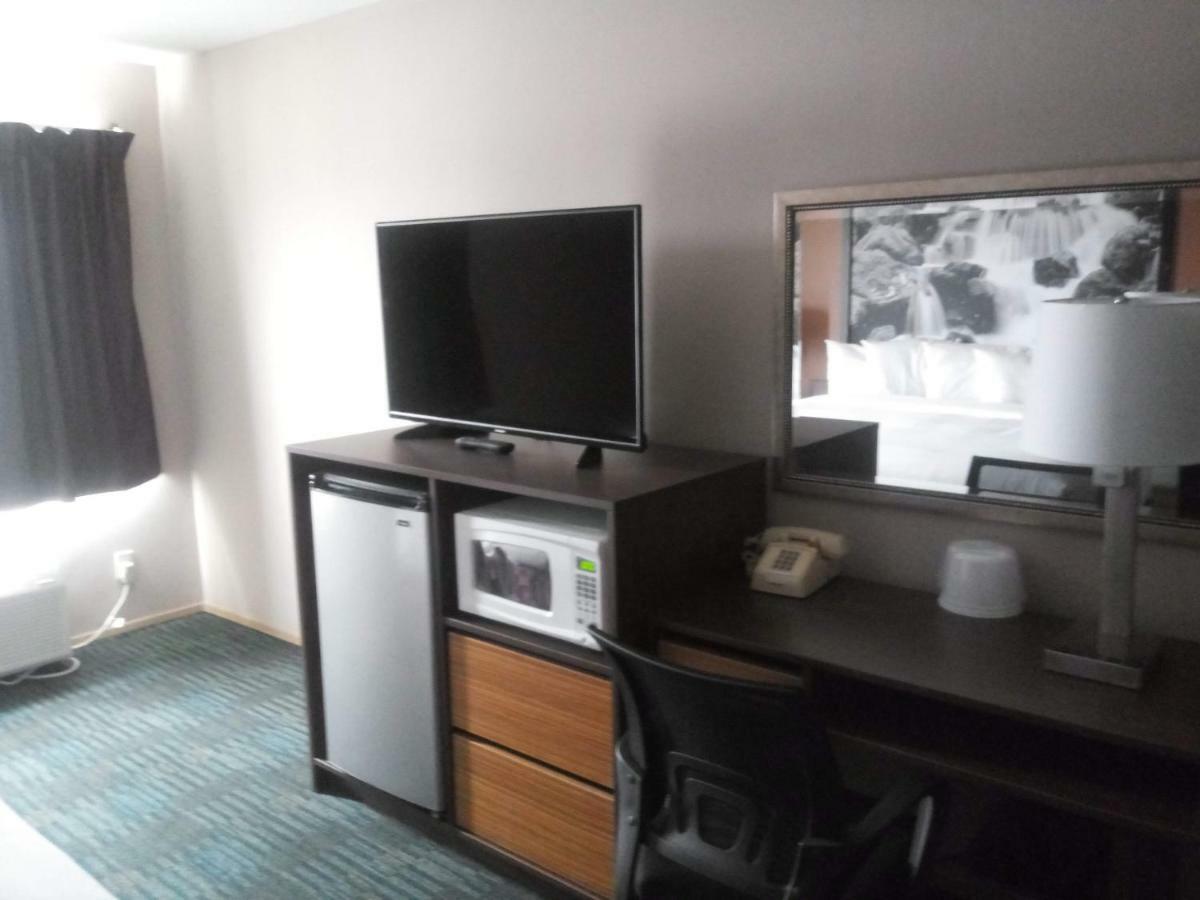 Super 8 By Wyndham Lynnwood Motel Екстериор снимка