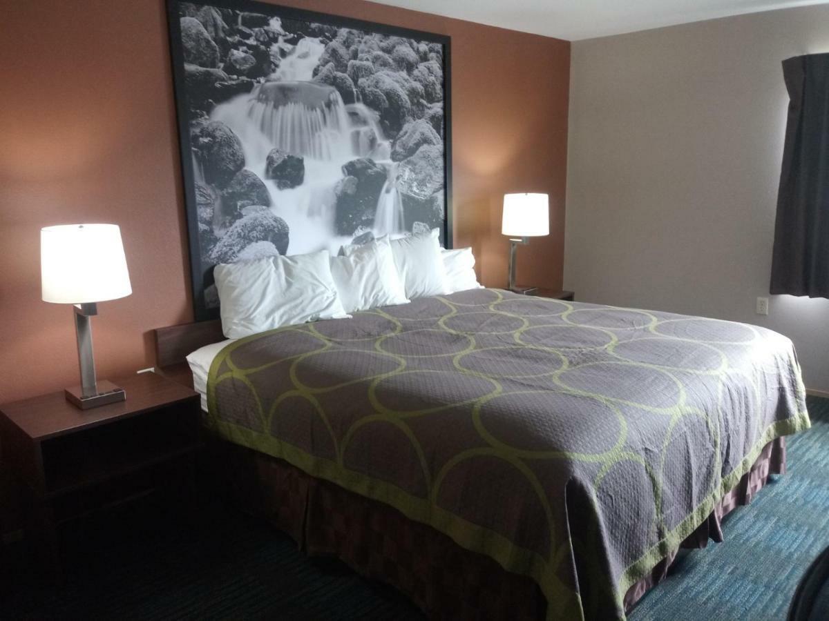 Super 8 By Wyndham Lynnwood Motel Екстериор снимка