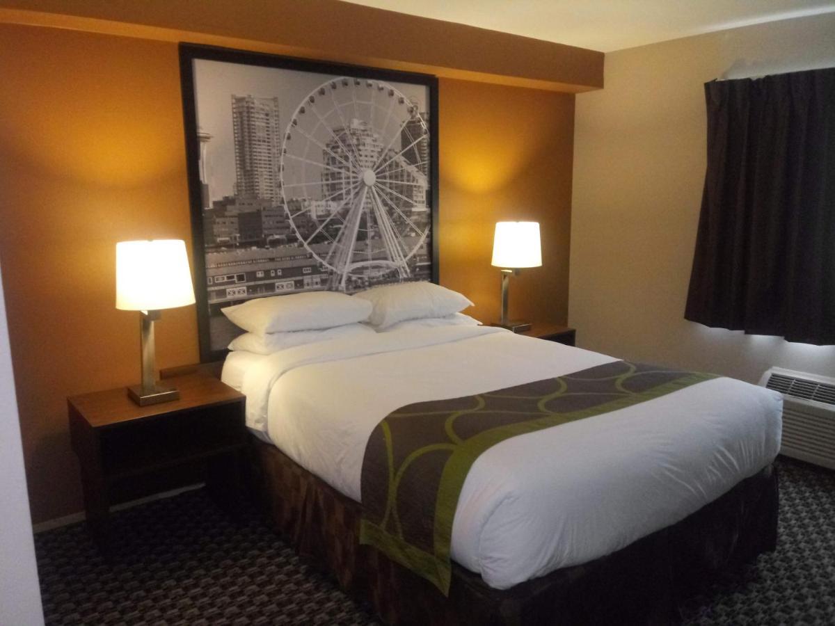 Super 8 By Wyndham Lynnwood Motel Екстериор снимка